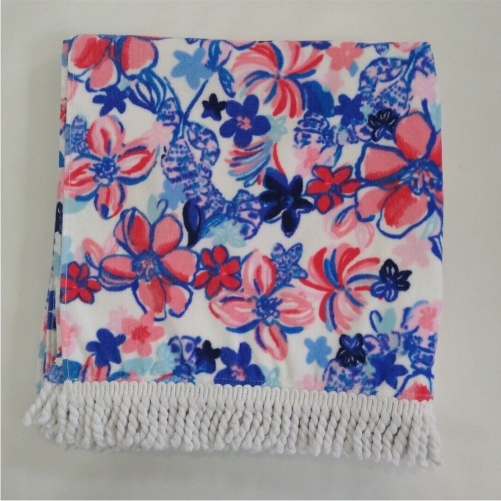 Lilly Pulitzer Party Like a Lobstar Towl - Picture 4 of 6